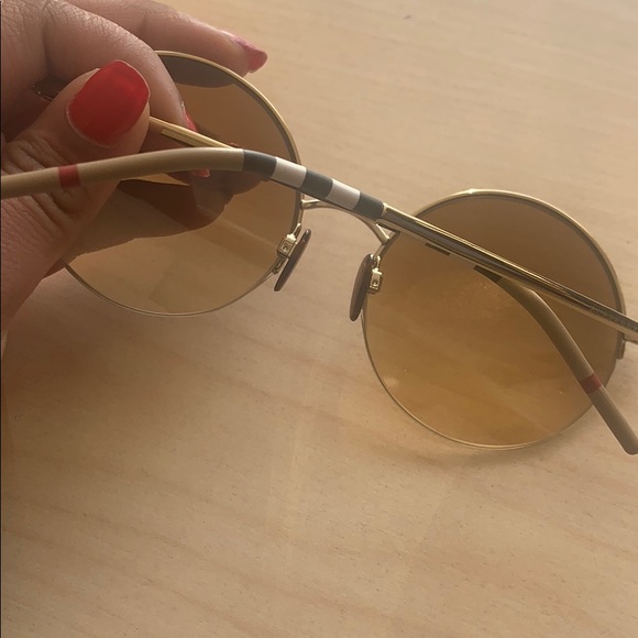 Burberry sunglasses - Picture 2 of 4